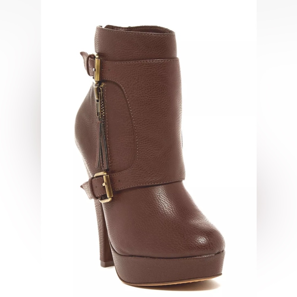 New Charles by Charles David Women's Birgit leather Boots size 9.5